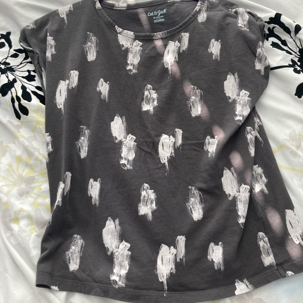 I’m selling a grey and white paint splash fairy from Cat & Jack